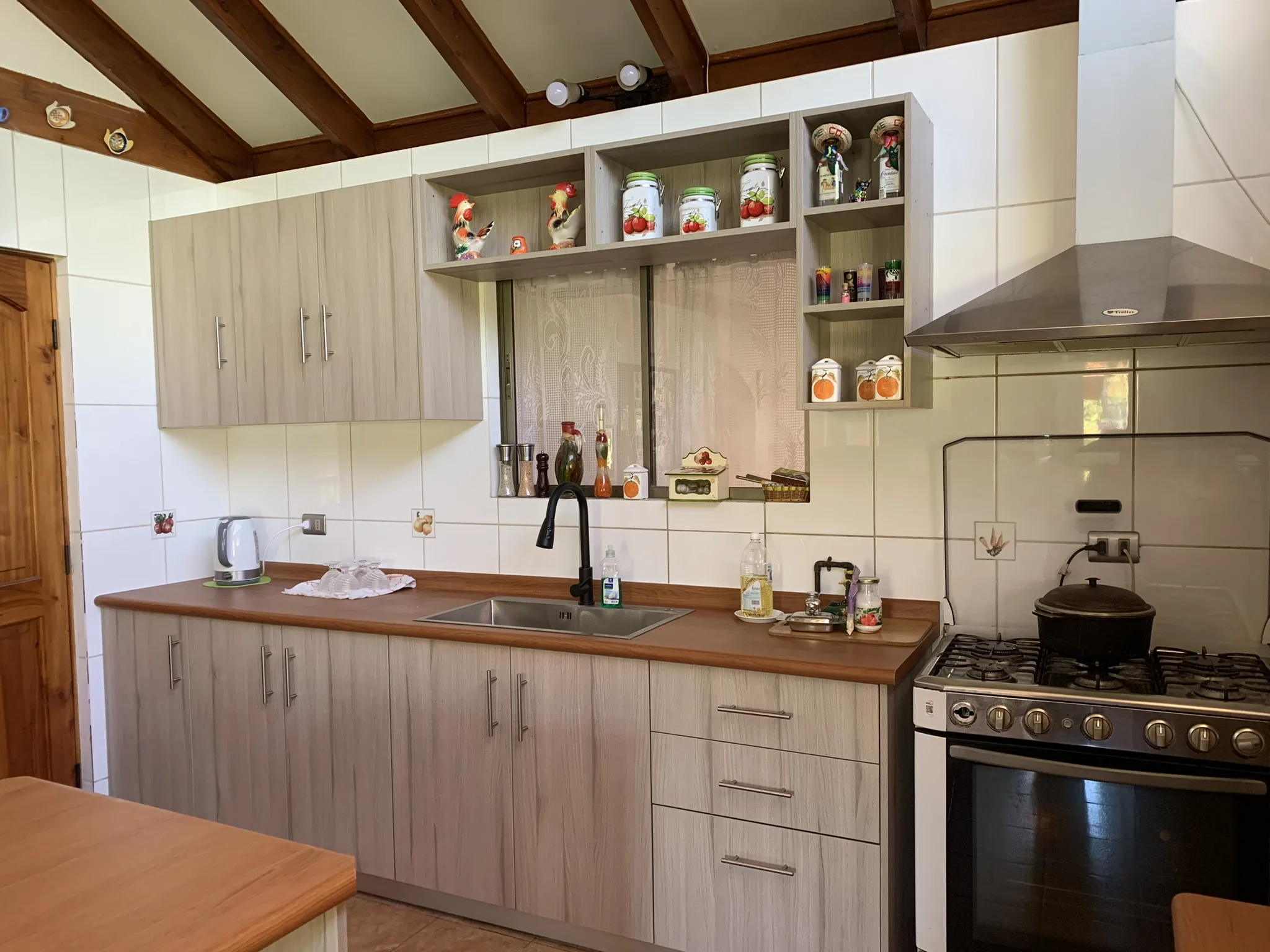 Cocina estilo clásico · detalle cubierta · Construmuebles