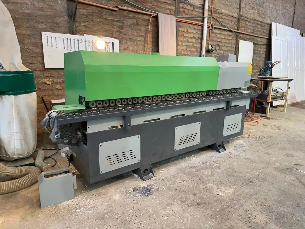 Enchapadora de cantos automática
