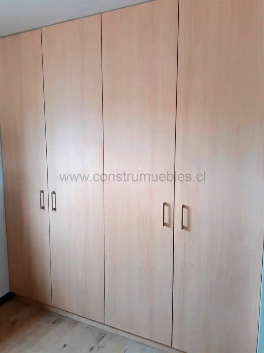 Closet batiente · puertas abatibles · Construmuebles